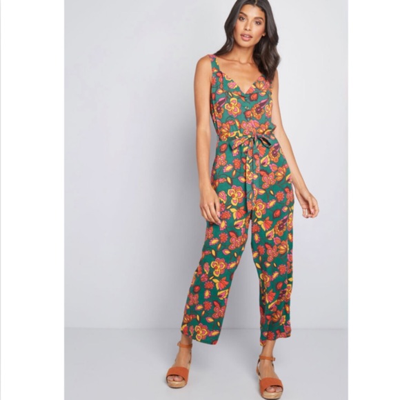 Modcloth Pants - NWT Modcloth Cropped Floral Jumpsuit